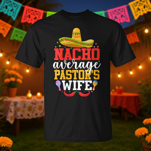 Camiseta mexicana de Cinco de Mayo con la frase 'Nacho Average Pastor's Wife' - Product Image 3
