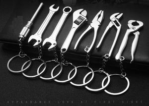 Mini outils marteau tournevis règle porte-clés cadeau créatif <span class=keywords><strong>clé</strong></span> tronçonneuse hache pelle porte-clés vente en gros - Product Image 2