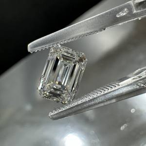 เพชรเลี้ยงในห้องปฏิบัติการ 1 กะรัต รูปทรงแฟนซี รับรองโดย IGI แบบ HPHT CVD เจียระไนทรง Emerald Brilliant Cut ความใส VS2 ประเภทธรรมชาติ สำหรับทำเครื่องประดับ ขายส่ง - Product Image 6