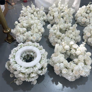 Couronne de fleurs artificielles blanches GreenLife en forme de cercle pour base de chandelier, centre de table floral pour décoration de mariage - Product Image 1