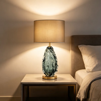Lampe de table en verre d'art nordique moderne, base en métal, abat-jour en tissu, lumière de chevet de luxe pour la décoration de chambre d'hôtel, de salon