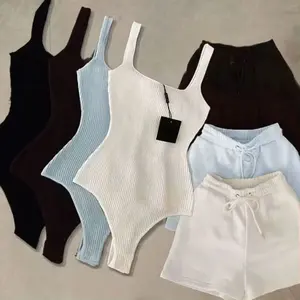 Body da <span class=keywords><strong>donna</strong></span> personalizzato in fabbrica Set <span class=keywords><strong>corti</strong></span> gilet sportivo con collo quadrato personalizzato <span class=keywords><strong>pantaloni</strong></span> da Jogger con coulisse da <span class=keywords><strong>donna</strong></span> Set da Jogger 2 pezzi - Product Image 1