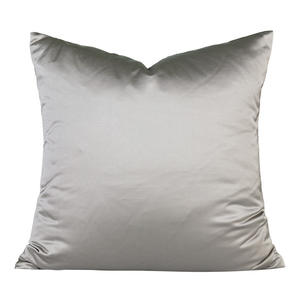 <span class=keywords><strong>Housse</strong></span> de <span class=keywords><strong>coussin</strong></span> décorative gris et blanc, taie d'oreiller en satin jacquard de luxe avec motif plume - Product Image 6