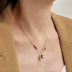 Nuova Collana da Donna in Acciaio Inossidabile Placcato Oro con Design Luna e Stelle, Alta Qualità, per Anniversario e Fidanzamento - Product Image 2
