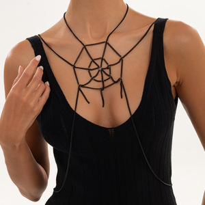 Catena per il corpo a ragnatela gotica in metallo nero, catena per il petto per bikini, gioielli per il corpo punk a catena sottile cava per feste di Halloween da <span class=keywords><strong>donna</strong></span> - Product Image 2