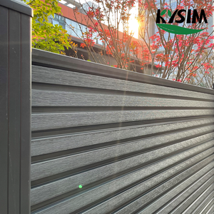 Clôture composite résistante au vent 6*6 pieds, cadre en aluminium, matériau composite bois-plastique, panneau de clôture WPC - Product Image 4