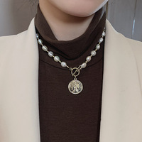 Collier ras du cou Y2K en perles, perles de culture baroques, chaîne à billes, pendentif en forme de pièce de monnaie, bijoux vintage, cadeaux