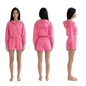 Ensemble 2 pièces pour femme : veste à capuche rose zippée et short, tenue de sport décontractée - Product Image 1