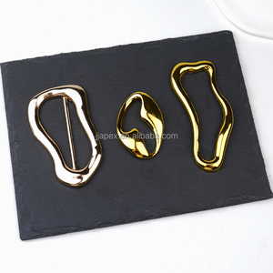 Nhà Máy Biểu Tượng Tùy Chỉnh Không Thường Xuyên Trang Trí Vòng Khóa Cho Phụ Nữ Giày Ăn Mặc Đồ Bơi Kim Loại Pin Kẽm Hợp Kim Vành Đai Trang Trí Khóa - Product Image 1