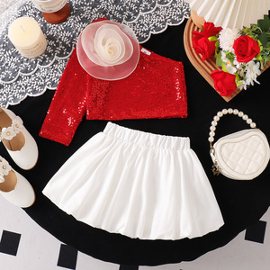 Set Estivo per Bambine: Top a Maniche Lunghe con Paillettes Rosse e Fiore Tridimensionale sulla Spalla + Gonna Bianca - Product Image 1