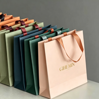 Sac en papier blanc personnalisé, surface mate de luxe léger, capacité maximale de 6-9 kg pour emballage de coffret cadeau de parfum