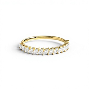 Anillo vintage chapado en oro de 18 quilates con diamante talla marquesa inclinada para mujer, banda de media eternidad con marquesa inclinada, anillo apilable, joyería fina. - Product Image 1