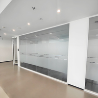 Système de cloisons en verre modulaires, panneaux de 12 mm d'épaisseur, cadre en aluminium, design moderne, contrôle du bruit, mobile, installation facile, flexible