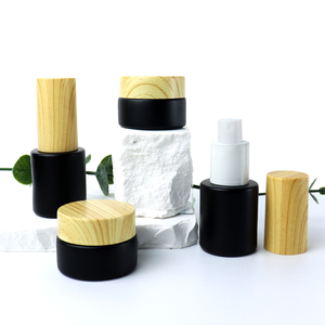 Tarros de vidrio personalizados con acabado mate esmerilado negro de 50g, 30g, 15g, 10g, <span class=keywords><strong>5g</strong></span>, 10ml, 20ml, 50ml con tapas de bambú con textura de madera. - Product Image 4