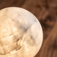 Lampe de table LED d'ambiance moderne en albâtre naturel avec abat-jour conique, base en bronze, variateur tactile, rechargeable, pour chevet et hôtel