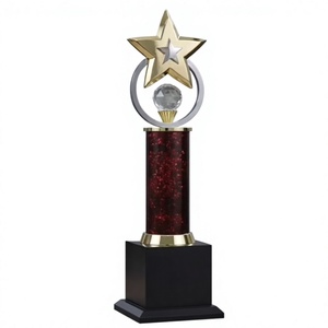 Trophée Étoile avec Colonne en Paillettes Rouges, Boule de Cristal, Finition Métallique Polie, Gravure, Design Portable et Durable pour les Récompenses Sportives - Product Image 1
