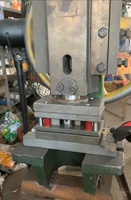 Machine à poinçonner avec moules à bijoux personnalisés pour bijoux en or/argent et formage par presse manuelle