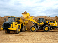 WA470 Diesel Wheel Loader 204KW 4.2m3 Bucket 19800kg Kuning Front Loader Alat Berat Pemindah Tanah