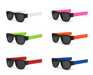 Nuovi <span class=keywords><strong>occhiali</strong></span> <span class=keywords><strong>da</strong></span> <span class=keywords><strong>sole</strong></span> <span class=keywords><strong>pieghevoli</strong></span> sportivi per uomo blu/nero/rosso con lenti polarizzate - Product Image 1