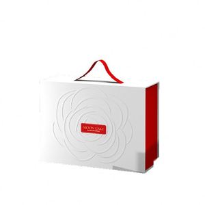 Modern <b>White</b> Specialty Art Paper Bronzing Rectangular Portable Gift <b>Box</b> with Handle - Product Image 4