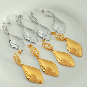 ต่างหูทรงเรขาคณิตรูปสี่เหลี่ยมขนมเปียกปูน 18k ชุบทองเหล็กไทเทเนียมเครื่องประดับสำหรับงานปาร์ตี้ของผู้หญิง EH199 - Product Image 1