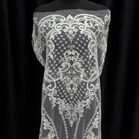 Tissu en dentelle de tulle brodé de sequins à motif géométrique baroque blanc GCW-QCUV100297-103 pour studio de couture de créateurs