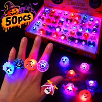 Grosir 50Pcs Cincin LED Halloween Menyala Karakter Kartun Labu Tengkorak Hantu Mainan Jari Berkedip untuk Souvenir Pesta Halloween