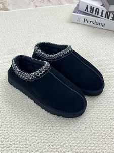 Bottes de <span class=keywords><strong>neige</strong></span> basses tissées transfrontalières, <span class=keywords><strong>chaussures</strong></span> en coton chaudes de style ethnique pour femmes, <span class=keywords><strong>chaussures</strong></span> d'hiver en coton - Product Image 6