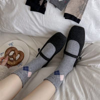 Chaussettes en laine sans couture pour femmes, épaisses et chaudes pour l'automne et l'hiver, chaussettes en forme de losange de style scolaire pour femmes