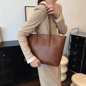 Sac fourre-tout pour femme de style coréen tendance 2025, grande capacité, simple, sac à bandoulière en PU pour les déplacements polyvalents - Product Image 2