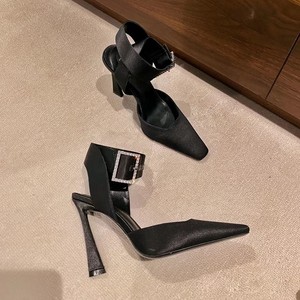 Escarpins L-124 à talons aiguilles pour femme, sexy, noirs, à bout carré, grande taille, en satin, avec bride cheville, style français - Product Image 6