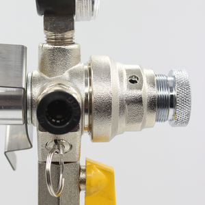 बार थोक बीयर उच्च सटीकता n2/एयर संगत के लिए 0-60psi आउटलेट दबाव के साथ पीतल माध्यमिक सह 2 नियामक दबाव गेज - Product Image 5