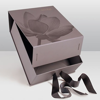 Scatola Regalo per Scarpe di Lusso Personalizzata con Chiusura Magnetica, Confezione in Cartone Rigido Nero Lucido con Logo