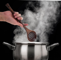 Cuillère à fente en bois écumoire à long manche ustensile de cuisine pour la cuisson des pâtes trempage des aliments filtrant résistant à la chaleur facile à nettoyer