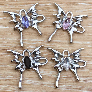 จี้รูปผีเสื้อโลหะผสมสังกะสีประดับเพชรเทียมสำหรับทำเครื่องประดับ DIY - Product Image 1