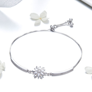 Pulsera de Cadena Plateada con Colgante de Flor de Zirconia Engastada, Joyería Romántica para Mujer, Regalo - Product Image 1