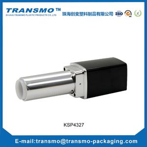 Tubes de rouge à lèvres et baumes à lèvres personnalisés en plastique noir et or de qualité supérieure avec logo et capuchon à vis, idéaux pour le blush - Product Image 5