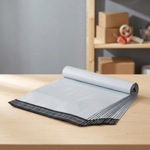 Sacs d'expédition et de livraison biodégradables et compostables en amidon de maïs PBAT PLA de la marque UKHI pour l'emballage de vêtements - Product Image 6