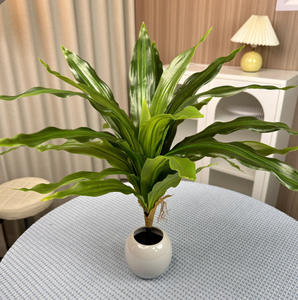 Vente en gros de petites fleurs artificielles vertes de bureau fraîches simulées, ornements de plantes en plastique pour bureau en pot - Product Image 6