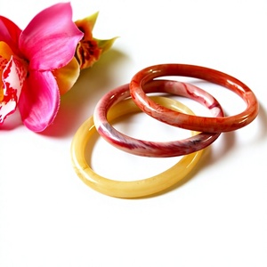 กำไลเรซิ่นทำมือสุดพิเศษสำหรับผู้หญิง สร้อยข้อมือหลากสีสวยงาม ทันสมัย เหมาะสำหรับเป็นของขวัญ - Product Image 3