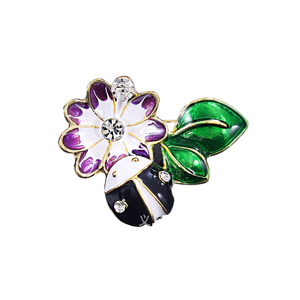 La broche fleur feuille de <span class=keywords><strong>scarabée</strong></span> 2024 de Weiman est une broche accessoire de vêtements délicate, mignonne et polyvalente pour les femmes - Product Image 1