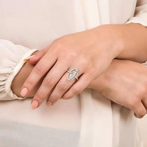 Anello di fidanzamento con diamante taglio marquise in platino per donna, colore D naturale con diamanti laterali A150 - Product Image 3