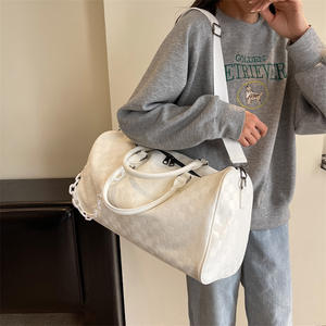 फैशन नए हल्के डफ़ल बैग बड़ी क्षमता विशाल टिकाऊ दैनिक व्यापार यात्रा जिपर पेटेंट चमड़े से बना बंद - Product Image 6