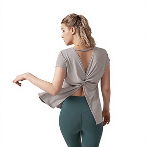 Camiseta de yoga para mujer al por mayor con espalda cruzada y abertura, top deportivo holgado de manga corta con espalda descubierta para gimnasio, entrenamiento, pilates y ropa deportiva. - Product Image 6