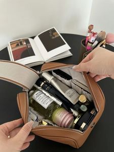 Sac de toilette pour femmes en cuir PU de qualité supérieure à prix avantageux - Product Image 3