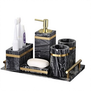 Ensemble d'accessoires de salle de bain écologiques classiques rectangulaires en trois pièces - Distributeur de savon liquide en composite bois-résine MDF, design unique - Product Image 1