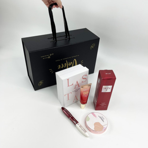 Caja de regalo magnética negra de lujo con logotipo personalizado, caja plegable con imán y asa de cinta para productos de belleza y cosméticos - Product Image 3