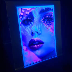 Изготовление на заказ цифровых HD-принтов (гиклее/УФ-печать неоновыми чернилами) на бумаге/холсте/сатине: постеры, карточки, изображения, графика, фотопечать, произведения искусства - Product Image 1