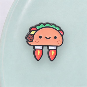 Broche émaillée mignonne en forme de fusée-taco, taco volant kawaii avec moteurs à réaction, pour la décoration de sac à dos - Product Image 3