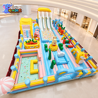 Château gonflable en PVC personnalisable pour parcs à thème, zones d'amusement, grande taille, capacité >500 kg, >10 passagers, 1 an